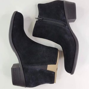 Women Lucky Brand Bessie 2 Ankle Boot with Side Zipper Black Suede Brand new NIB